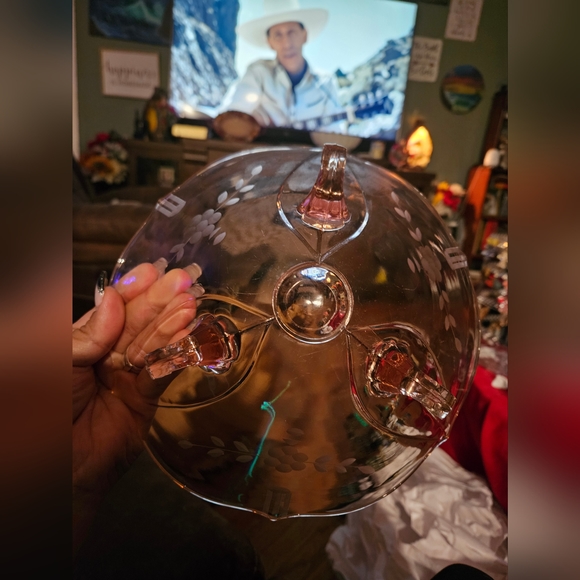 Vintage Pink Depression 3 Footed Pedestal etched Glass  - Candy dish - Picture 13 of 14